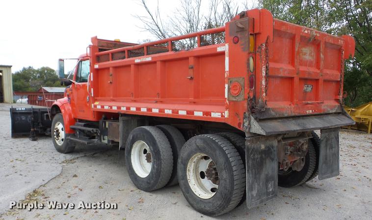 image for item J8716 1999 International 4900 dump truck