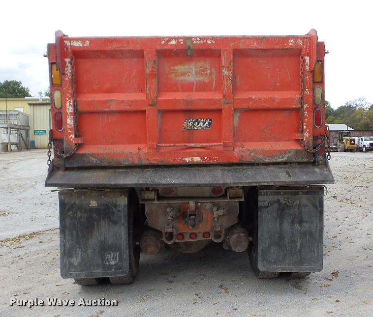 image for item J8716 1999 International 4900 dump truck