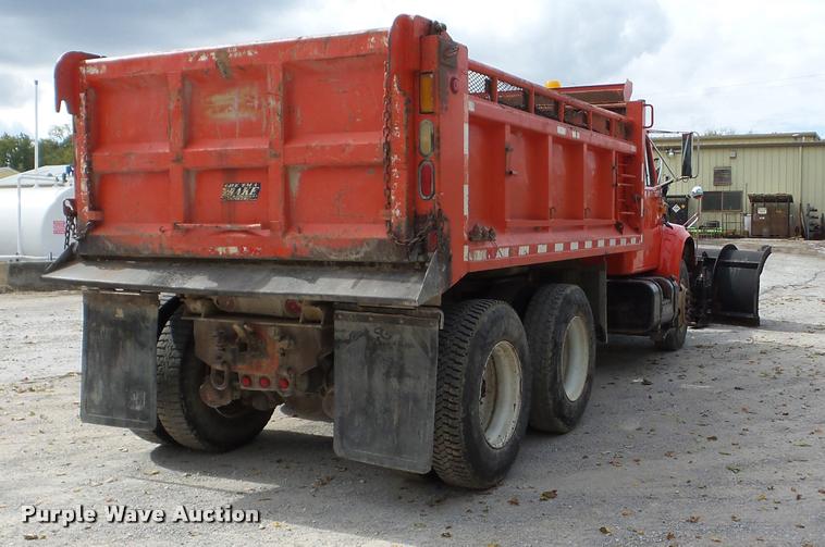 image for item J8716 1999 International 4900 dump truck