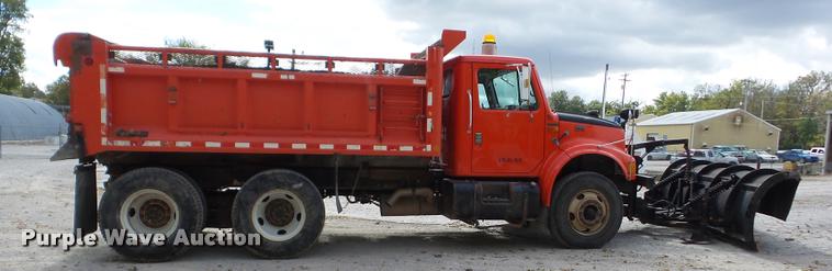 image for item J8716 1999 International 4900 dump truck