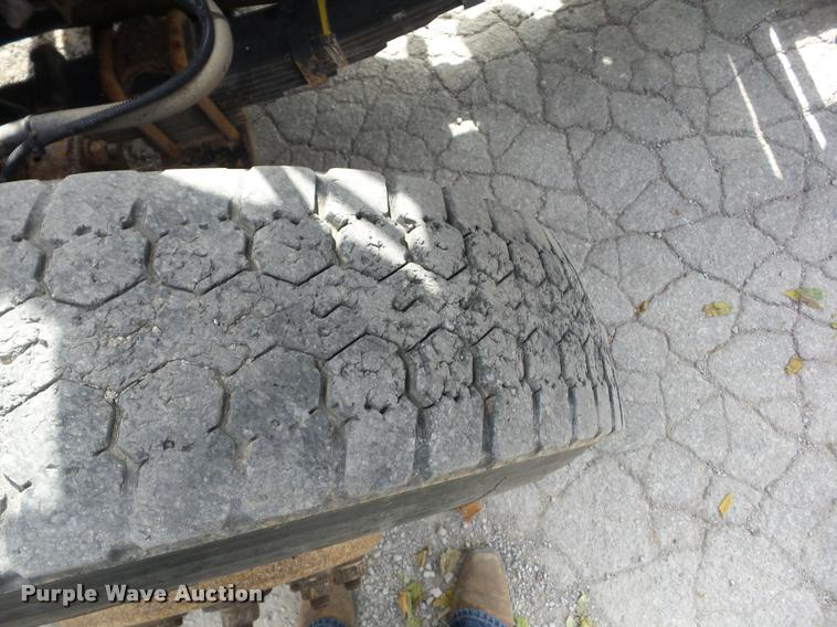 image for item J8716 1999 International 4900 dump truck