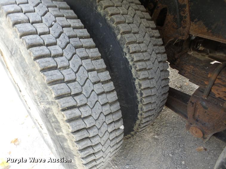 image for item J8716 1999 International 4900 dump truck