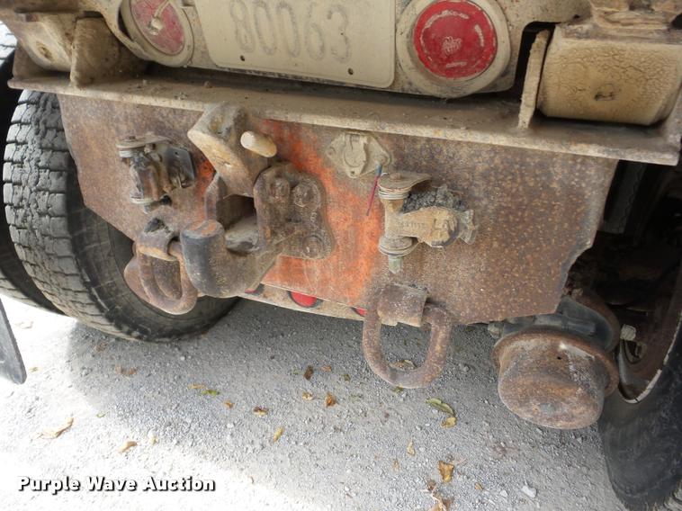 image for item J8716 1999 International 4900 dump truck