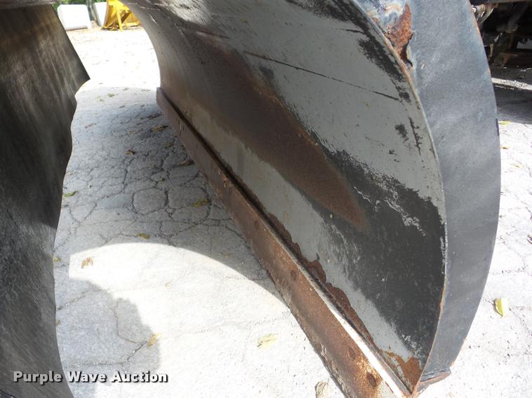 image for item J8716 1999 International 4900 dump truck