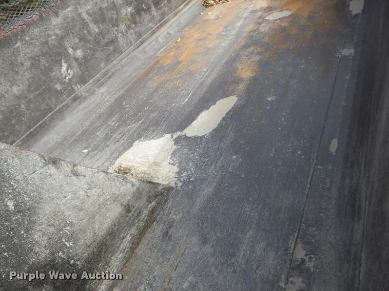 image for item J8716 1999 International 4900 dump truck