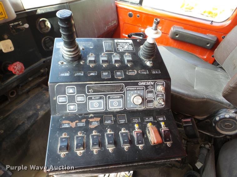 image for item J8716 1999 International 4900 dump truck