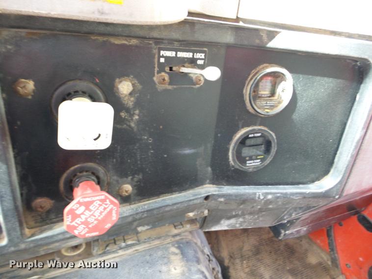 image for item J8716 1999 International 4900 dump truck