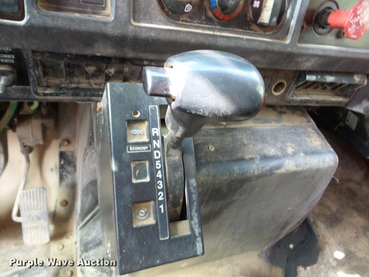 image for item J8716 1999 International 4900 dump truck