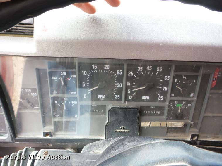 image for item J8716 1999 International 4900 dump truck