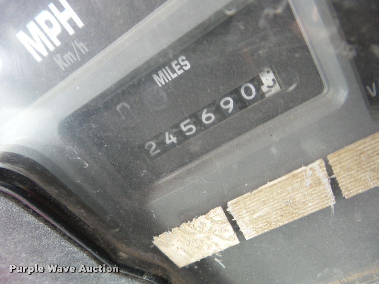 image for item J8716 1999 International 4900 dump truck