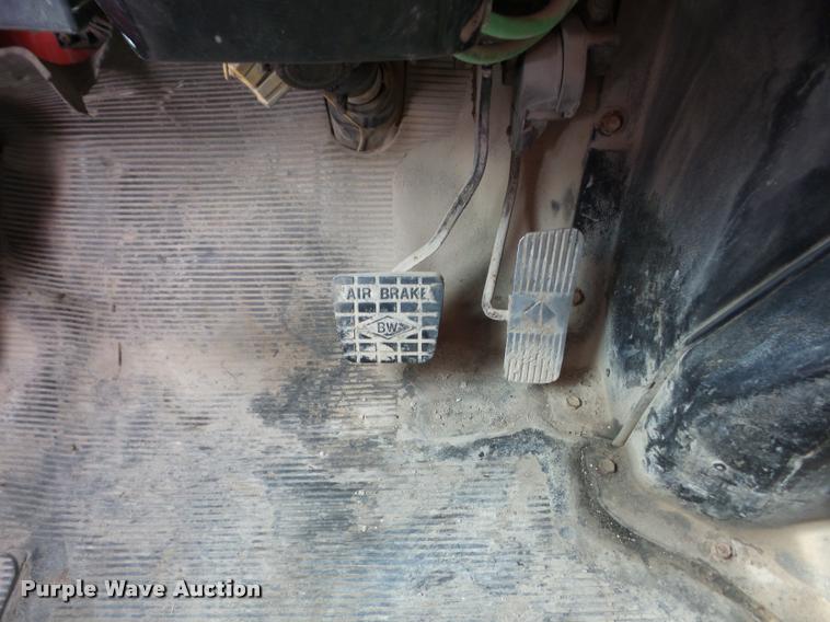 image for item J8716 1999 International 4900 dump truck