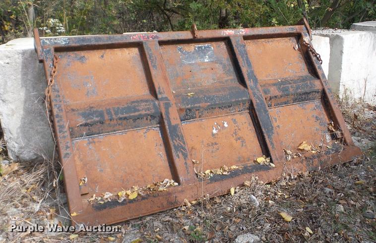 image for item J8716 1999 International 4900 dump truck