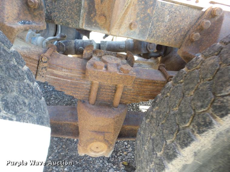 image for item J8717 1992 Ford L9000 semi truck