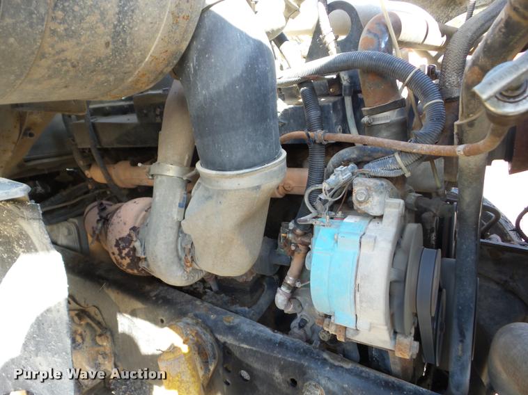 image for item J8717 1992 Ford L9000 semi truck