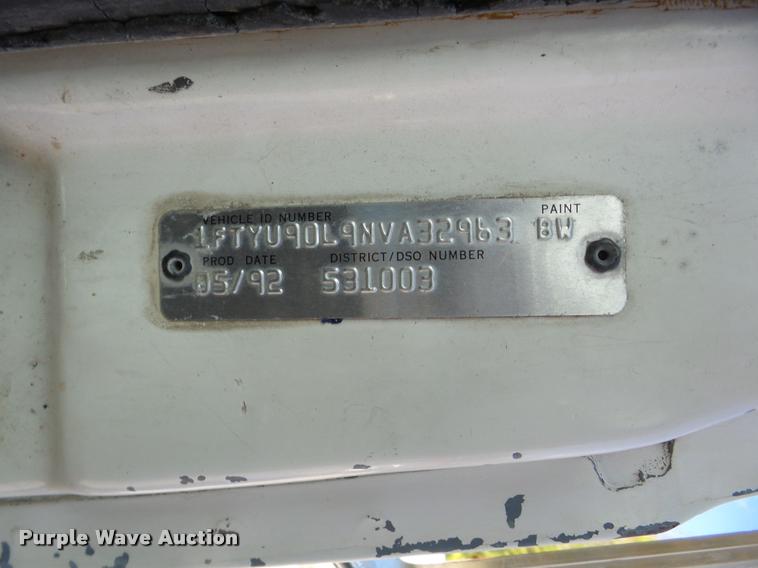 image for item J8717 1992 Ford L9000 semi truck