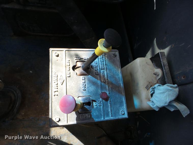 image for item J8717 1992 Ford L9000 semi truck