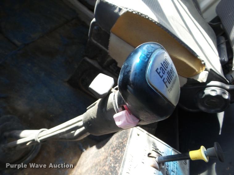 image for item J8717 1992 Ford L9000 semi truck