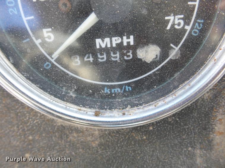 image for item J8717 1992 Ford L9000 semi truck