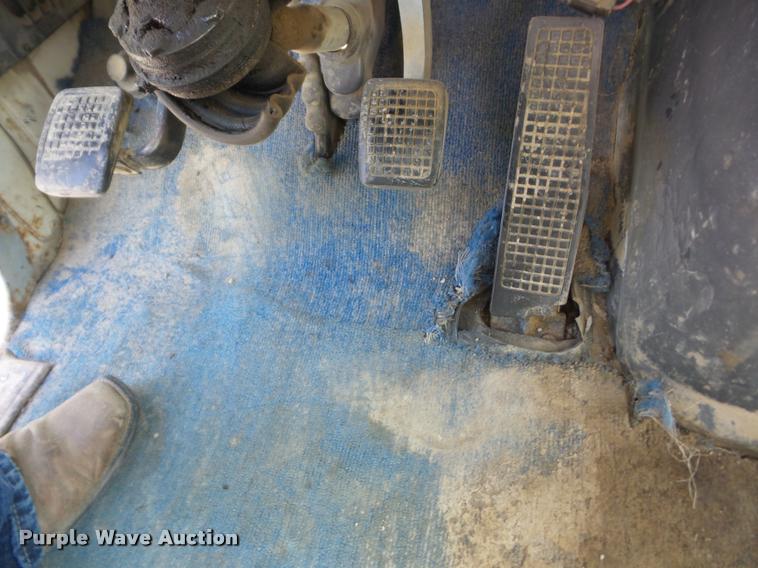 image for item J8717 1992 Ford L9000 semi truck