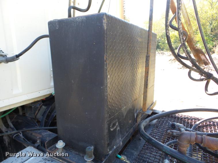 image for item J8717 1992 Ford L9000 semi truck