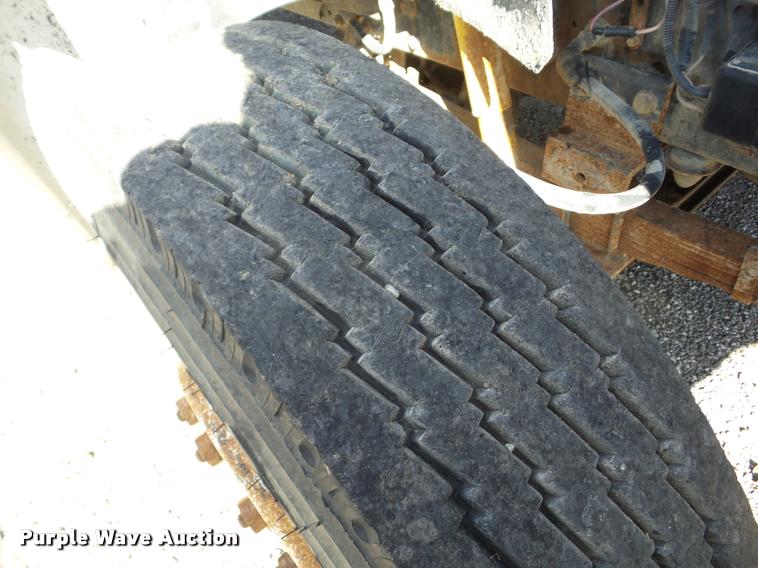 image for item J8718 1992 Ford F700 dump truck