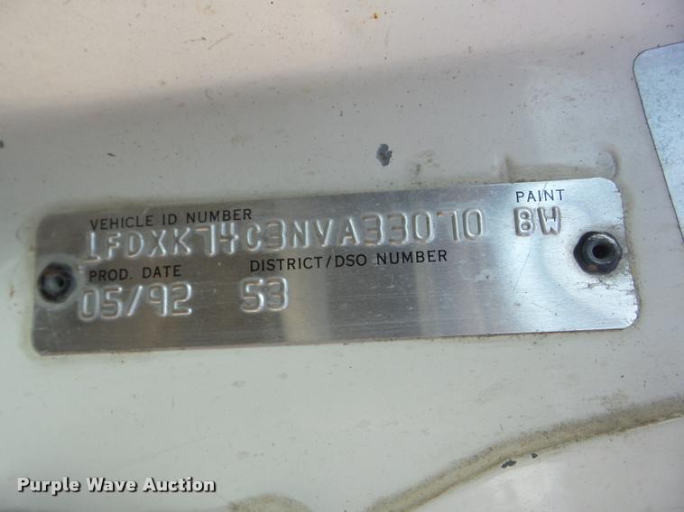 image for item J8718 1992 Ford F700 dump truck