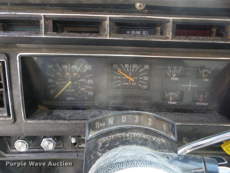 image for item J8718 1992 Ford F700 dump truck