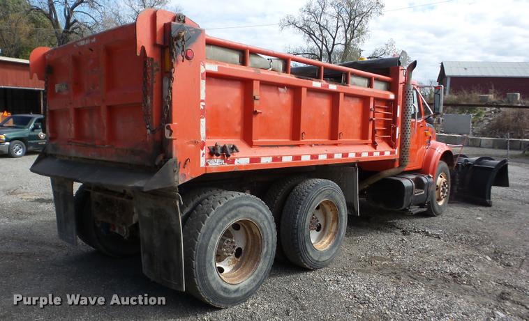 image for item J8719 1999 International 4900 dump truck