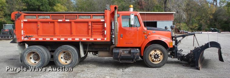 image for item J8719 1999 International 4900 dump truck