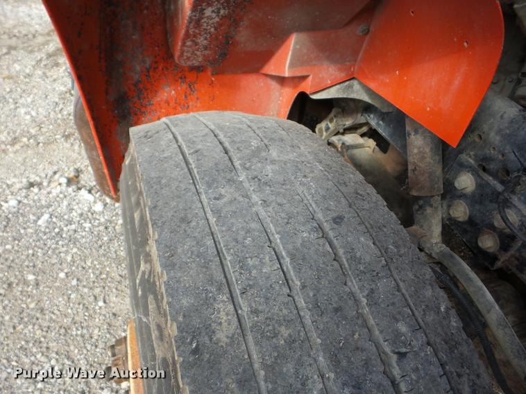 image for item J8719 1999 International 4900 dump truck