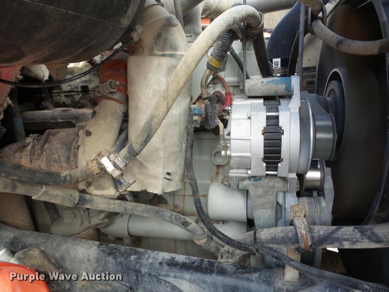 image for item J8719 1999 International 4900 dump truck