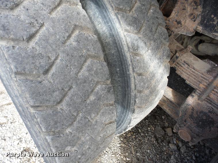 image for item J8719 1999 International 4900 dump truck