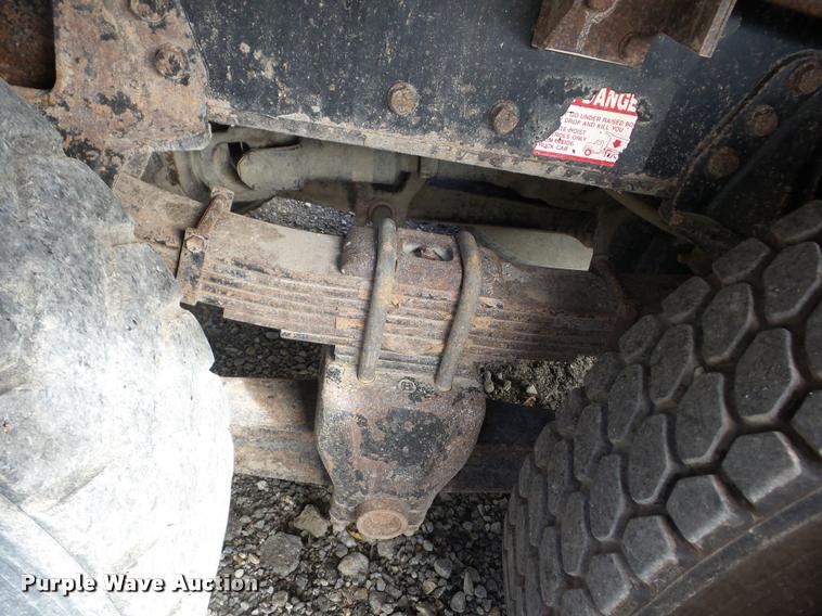 image for item J8719 1999 International 4900 dump truck