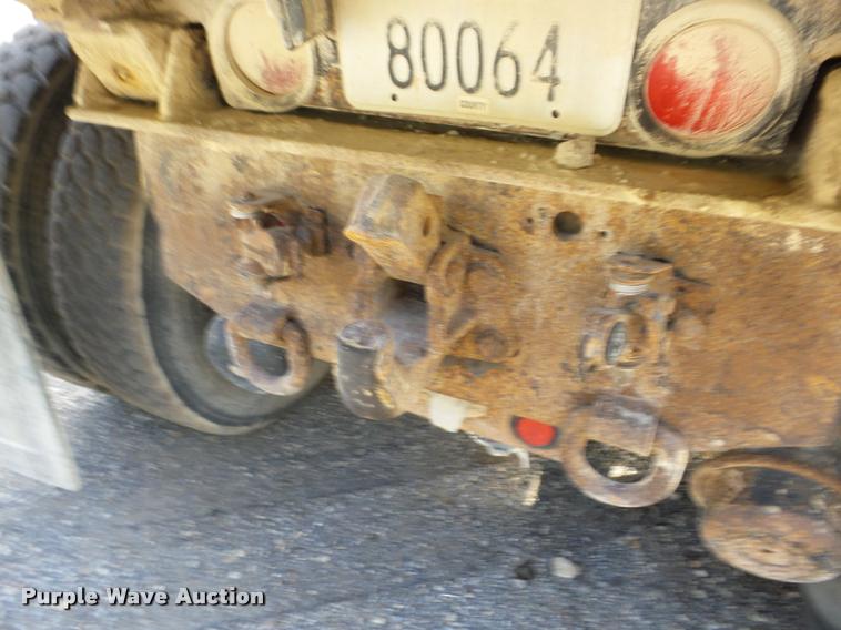 image for item J8719 1999 International 4900 dump truck