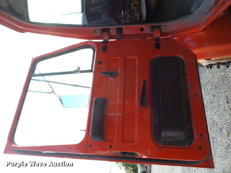 image for item J8719 1999 International 4900 dump truck