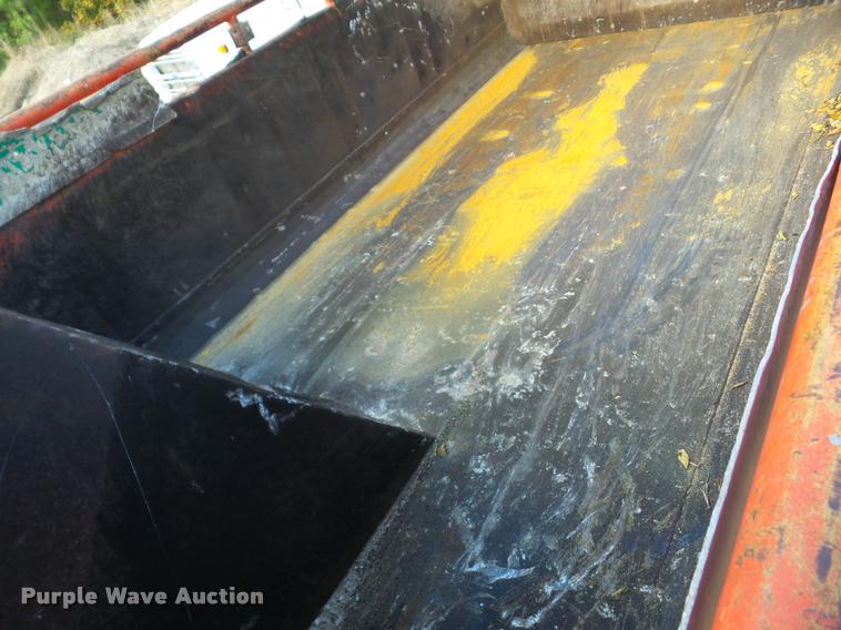 image for item J8719 1999 International 4900 dump truck