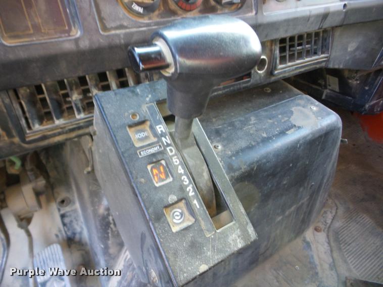 image for item J8719 1999 International 4900 dump truck