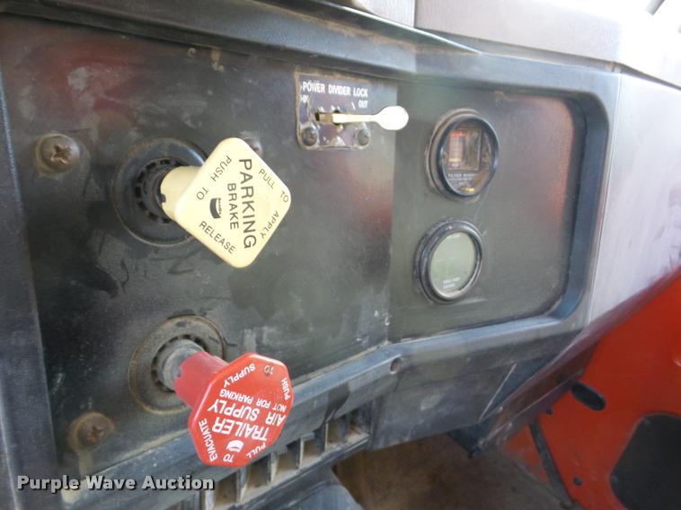 image for item J8719 1999 International 4900 dump truck