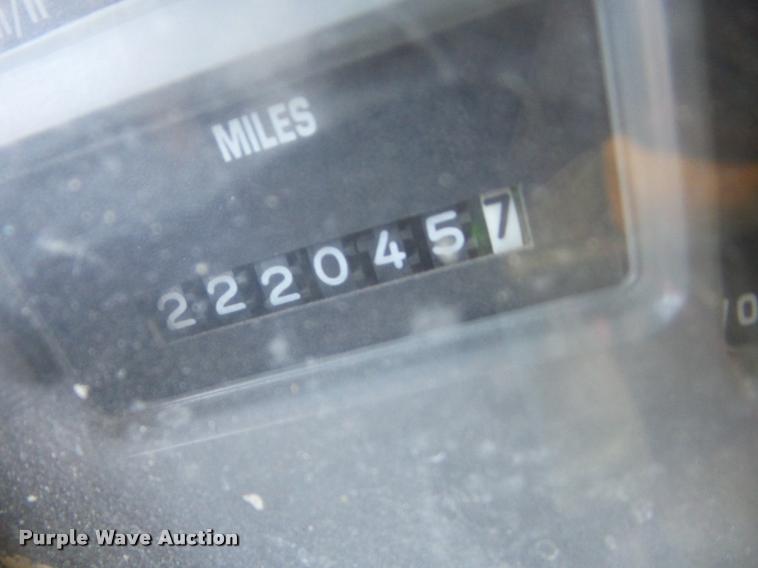 image for item J8719 1999 International 4900 dump truck