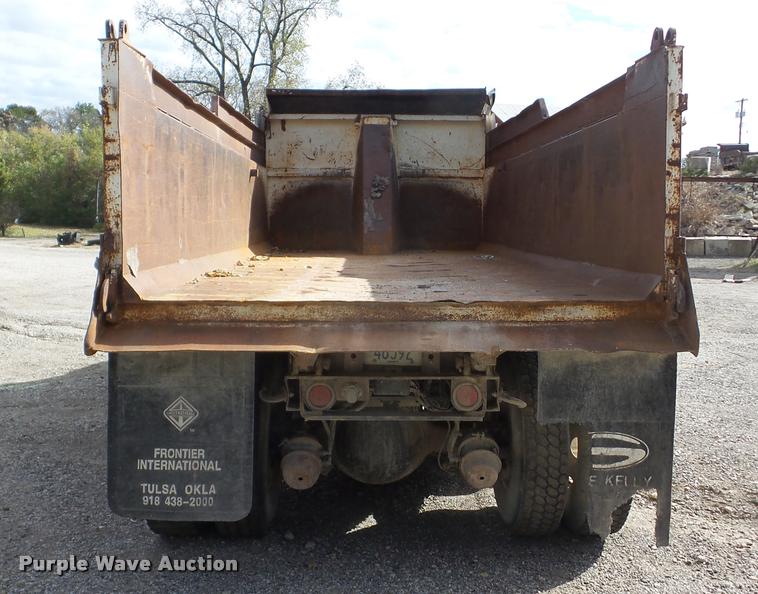 image for item J8720 1999 Sterling L8511 dump truck