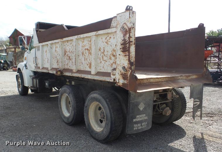 image for item J8720 1999 Sterling L8511 dump truck