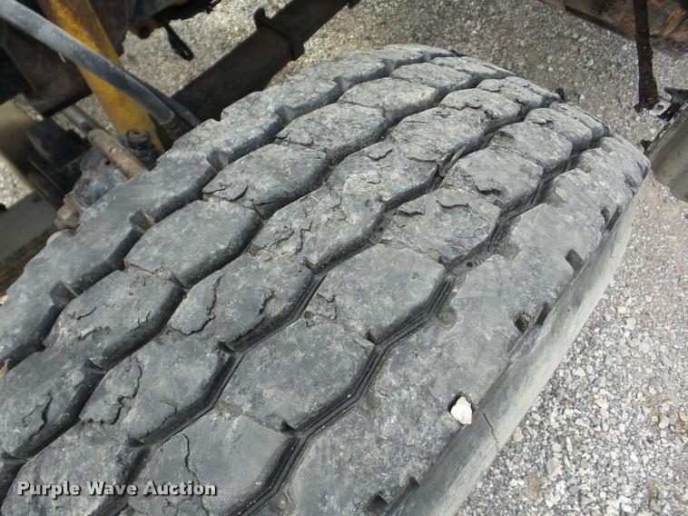 image for item J8720 1999 Sterling L8511 dump truck