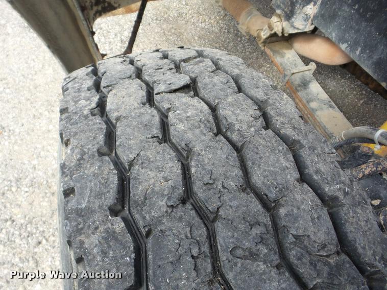 image for item J8720 1999 Sterling L8511 dump truck