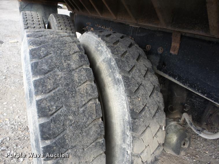 image for item J8720 1999 Sterling L8511 dump truck