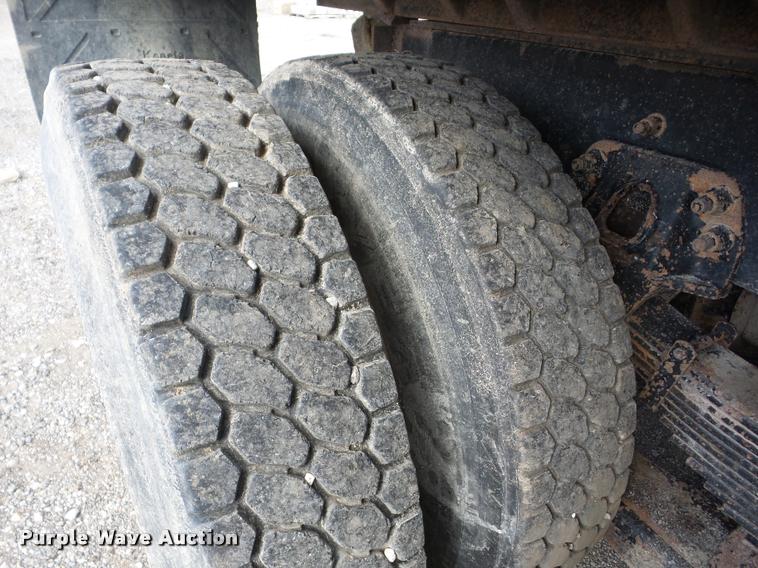image for item J8720 1999 Sterling L8511 dump truck
