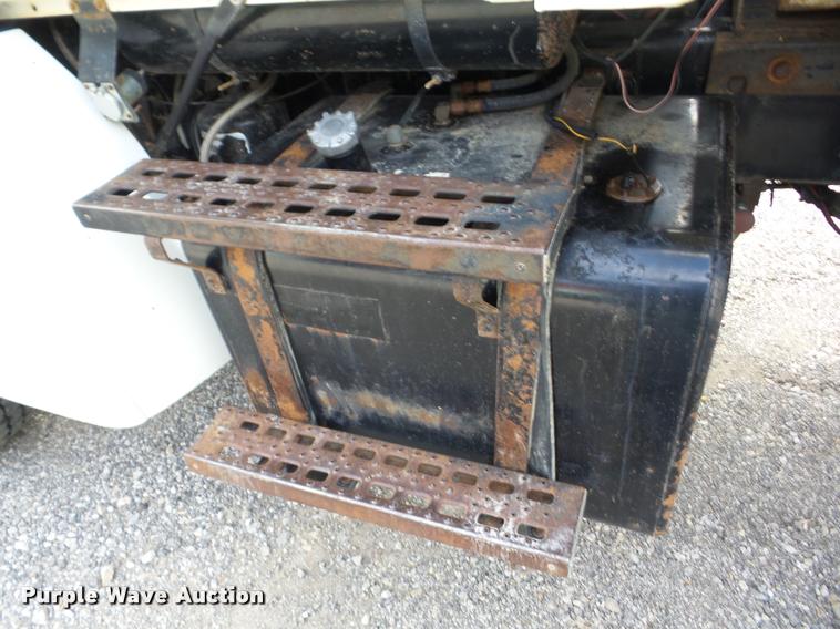 image for item J8720 1999 Sterling L8511 dump truck