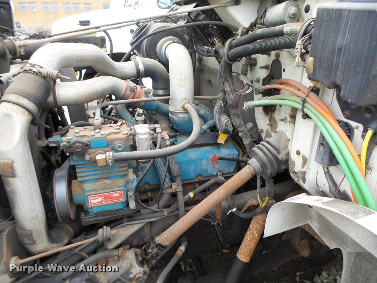 image for item K1401 1996 International 4700 box truck