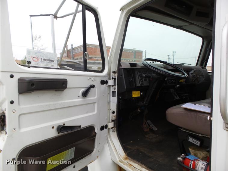 image for item K1401 1996 International 4700 box truck