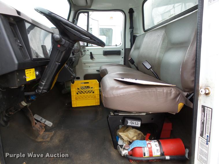 image for item K1401 1996 International 4700 box truck