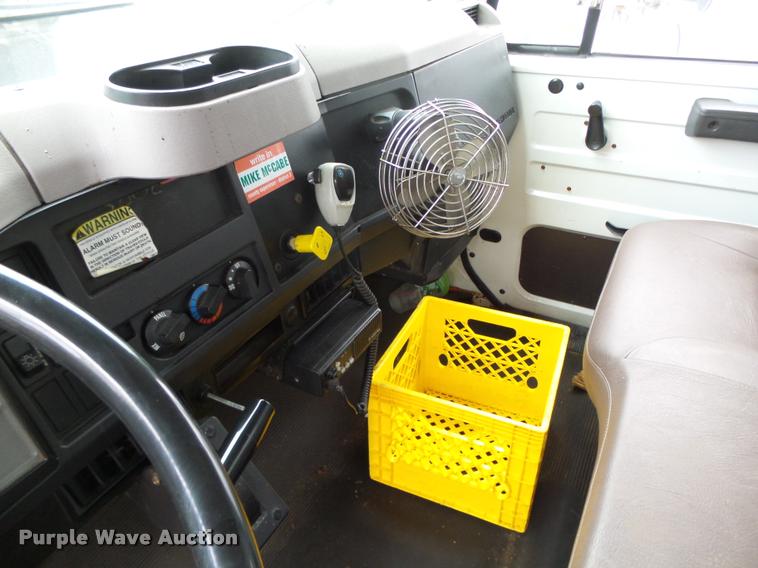 image for item K1401 1996 International 4700 box truck